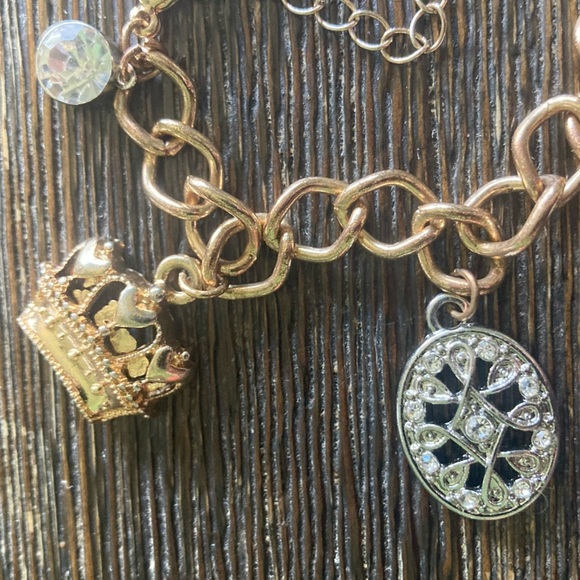 🌸 (2/$20) Key To Your Heart Charm Bracelet - Picture 3 of 6